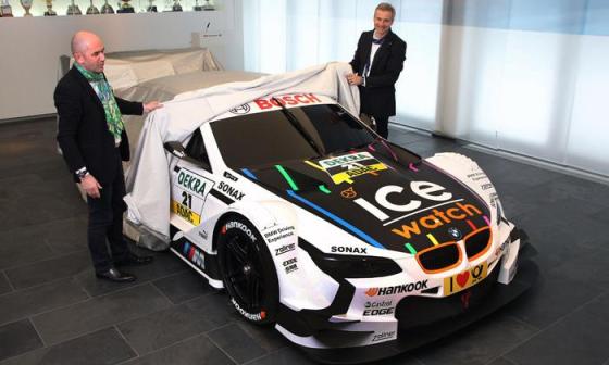 Ice-Watch 首席执行官Jean-Pierre Lutgen （左） 与 BMW Motorsport 总监 Jens Marquardt 为Ice-Watch BMW M3 DTM揭幕 