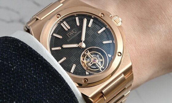致敬经典，跨越巅峰：IWC Ingenieur Tourbillon 41 工程师陀飞轮腕表红金版
