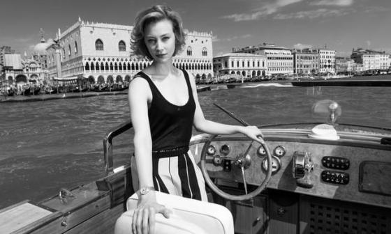 女演员莎拉加顿（Sarah Gadon）配戴积家约会系列腕表