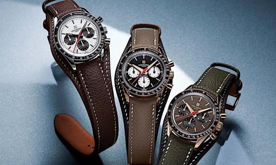 向 Compax 致敬：UNIVERSAL GENÈVE 推出 The Nina 表款