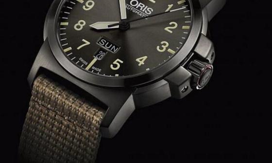 新款BC3星期日历腕表的42mm不锈钢表壳外覆枪灰色PVD镀层