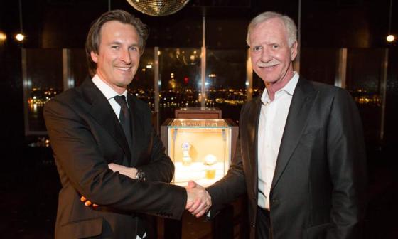 JeanRichard 尚维沙首席运营官Bruno Grande（左），与萨伦伯格机长