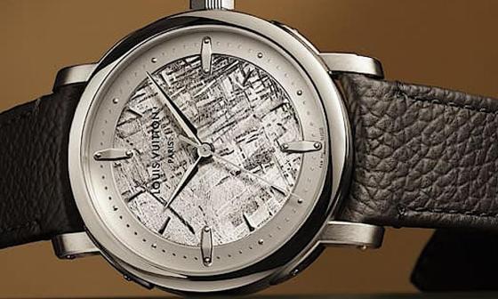 路易威登Escale系列首见三针款式 设计融入更多LV行李箱元素