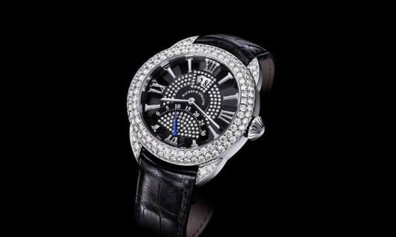 Backes & Strauss 打造最奢华的美钻回拨秒针盘