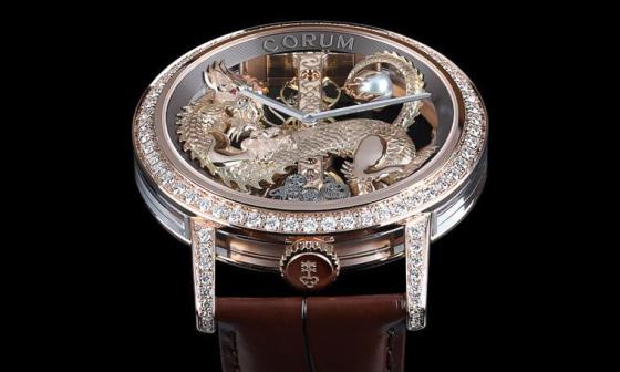 此次昆仑精湛的雕塑工艺，将整只龙放进金桥圆形腕表里，无论从侧面还是正面都可欣赏到整条祥龙的姿态，也让腕表充满浓浓的中国风