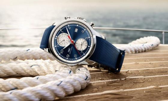 IWC发表全新葡萄牙系列航海精英计时码表，其采用蓝色面盘与蓝色橡胶表带，完美衬托属于夏日的应景风情
