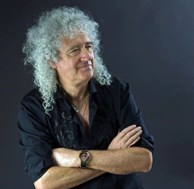 英国传奇摇滚乐团Queen的吉他手Brian May 2022年再度与SEIKO合作打造联名款，这次双方将表壳镀上金色，呈现更华丽奔放的风格。