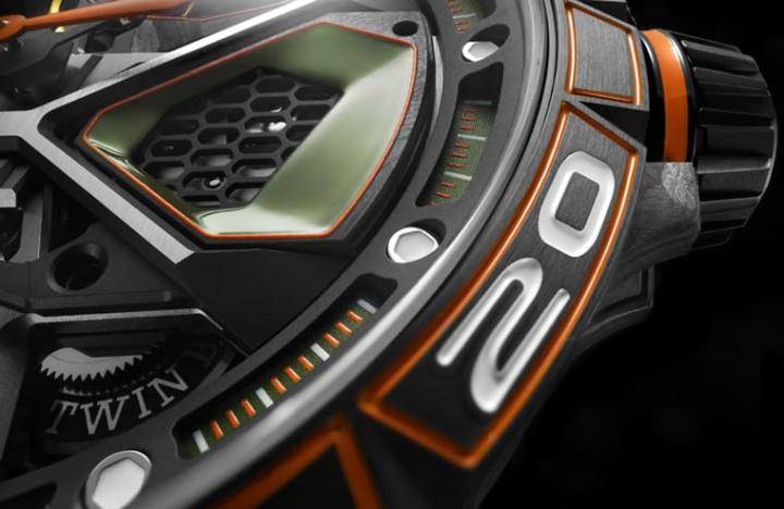 手表的卡其绿色与橘色皆源自Huracán Super Trofeo EVO 2赛车车身涂装，看起来也让人有一种军风的联想