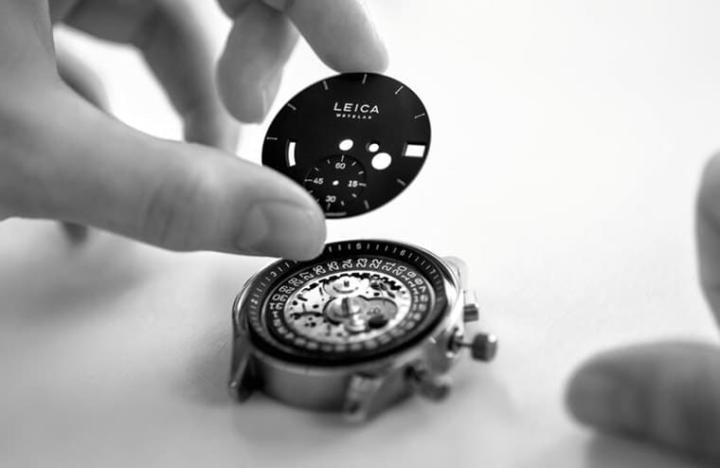 徕卡与德国知名表厂LEHMANN合作，并邀请长期合作伙伴Achim Heine教授操刀手表设计。