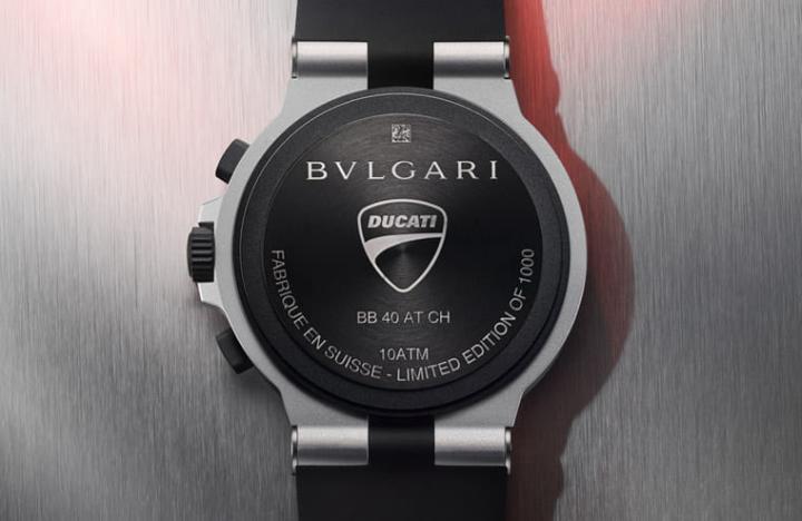 表背刻有DUCATI Logo以及手表限量编号。