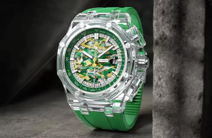 德国知名改装表品牌最近推出另一款以蓝宝石材质改装的AP手表。Source：AET REMOULD