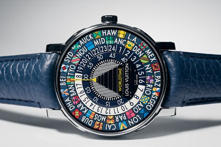 蓝色是近年表坛相当风行的颜色，近年路易威登也推出了不少蓝色腕表，这款Escale Worldtime Blue整体视感与前作的黑、灰色调有着微妙差异