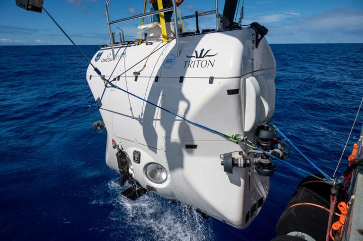 Vescovo 2021年驾驶Triton潜水艇进行夏威夷茂纳凯亚火山的全攀上任务