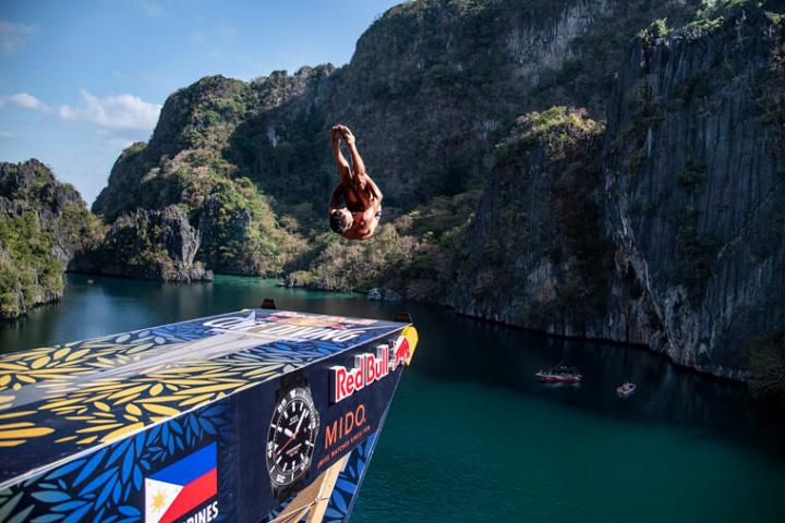 Red Bull Cliff Diving菲律宾巴拉望的爱妮岛悬崖跳水比赛，图片版权为Red Bull所有