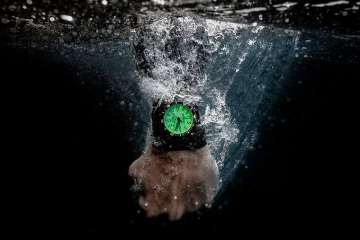 完全符合ISO 6425国际标准对于潜水表视读性的定义，BR03-92 Diver Full Lum对于热衷潜水运动的人士来说会是一个相当合拍的新选择