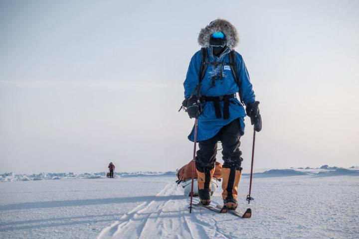 除了征服世界七大峰，Victor Vescovo也曾前往北极感受极寒气候带来的挑战
