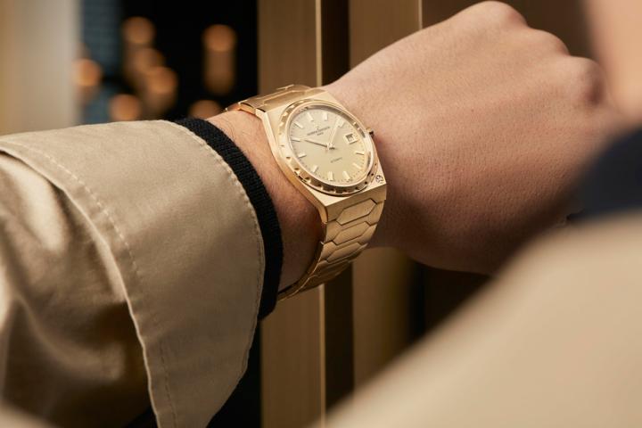 222腕表已然逾越经典，它是品牌设计师和工程师们匠心工艺的精妙结晶，彰显了他们对品牌先锋 精神的传承与发扬。