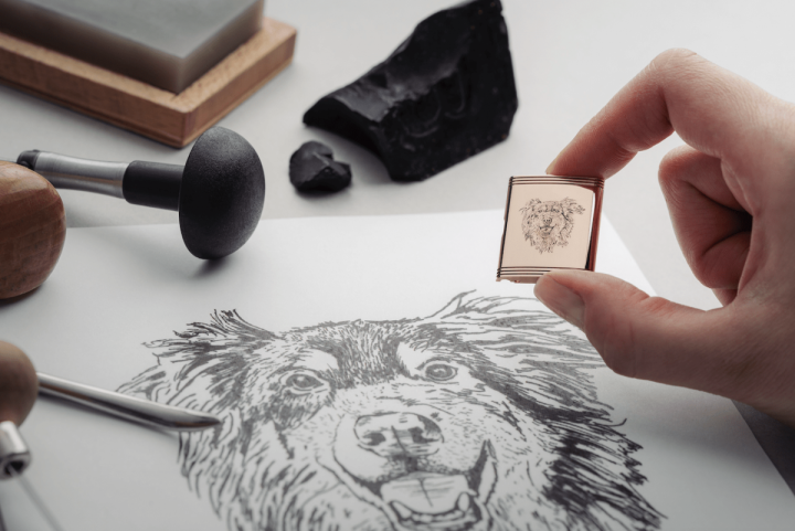 Amanda Seyfried选择将她最喜爱的宠物雕刻于手表上
