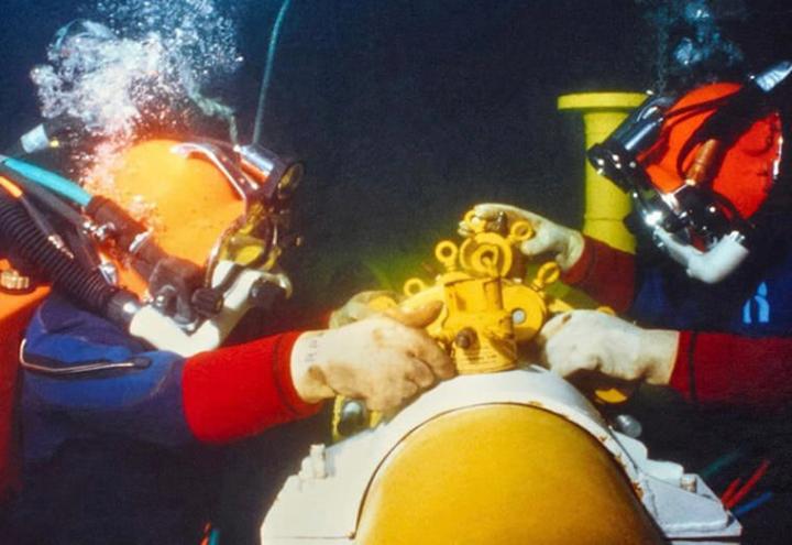 1988年时，曾有6名法国饱和潜水员佩戴劳力士海使下潜到地中海下534米，创造潜水深度纪录