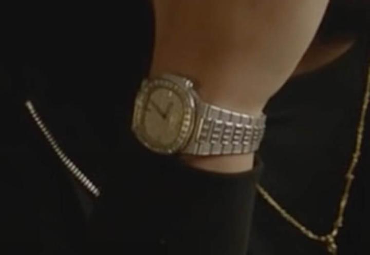 镶满钻的PP鹦鹉螺戴在手上非常显眼，Drake相当喜爱这种风格的手表