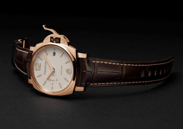 沛纳海42mm的Luminor Due家族新添两款小三针手表，它们都采用品牌独家研发的Goldtech红金材质制作表壳