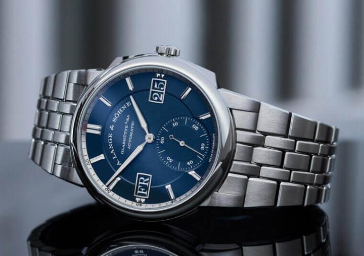 朗格在2019年10月突袭式地发表旗下第六款手表系列Odysseus，它的运动表风格加上不锈钢表壳颠覆品牌过去的形象，让人看到朗格求新求变的决心