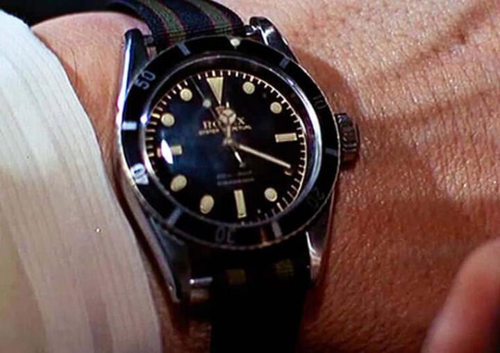 史恩康纳莱于007系列电影中多次佩戴Submariner 6538，那本是属于导演的私人物品，并非手表品牌为电影特制表款