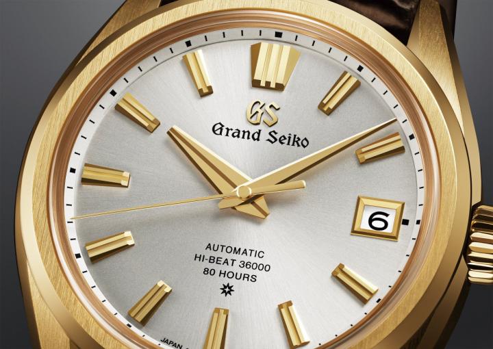 面盘上GRAND SEIKO Logo、时标与日期框皆以 18K 黄金制成