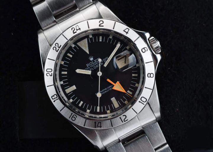 1970年代劳力士首度推出Explorer II 1655，当时手表并已经奠定24小时表圈和大橘针的招牌特色了
