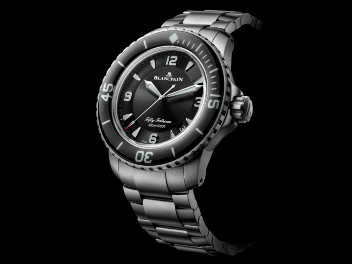 宝珀首次将钛金属运用到手表制作上可以追溯到1960年代初，当时品牌为美国海军扫雷舰队生产了一系列特别版MIL-SPEC II款式。从未推出于市场的这款美国海军系列，品牌后来在2015年的一次拍卖会上再次投得而重获此款手表