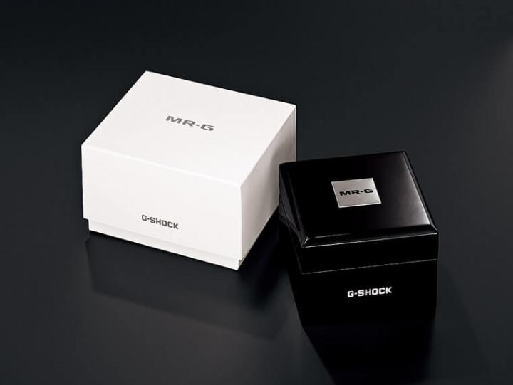 胜色主题MR-G新作表盒包装采简约黑白两色设计，犹如隐而不宣的王者气势