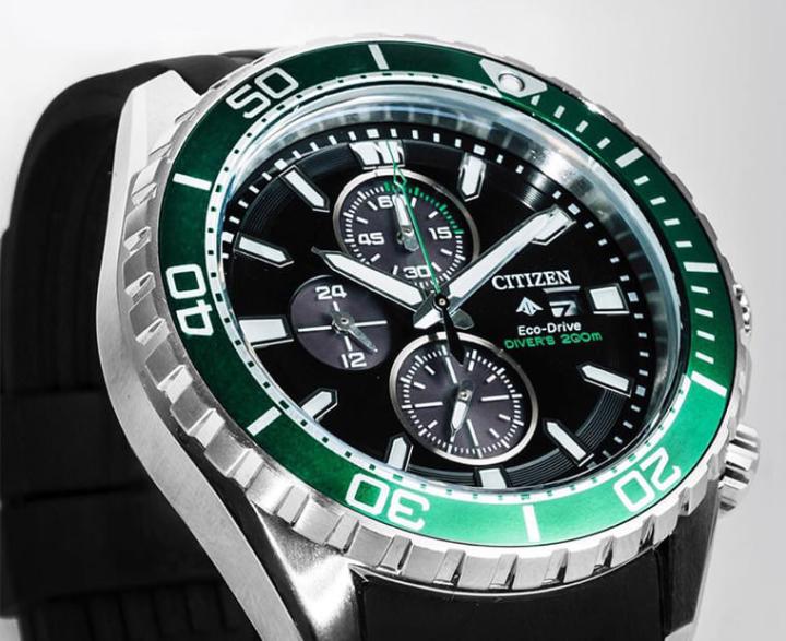 全新光动能潜水计时表推出绿黑以及银黑配色款式，且拥有不错的功能及规格，可说是CP值非常高的腕表
