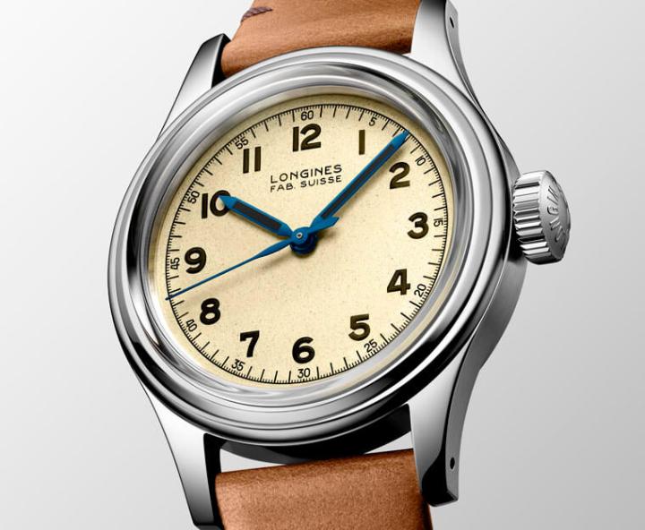 这款直径38.5毫米的手表重现了一款专门为法国海军设计的手表，1947年时，法国海军请LONGINES浪琴表提供水手一款坚固且精准的腕表