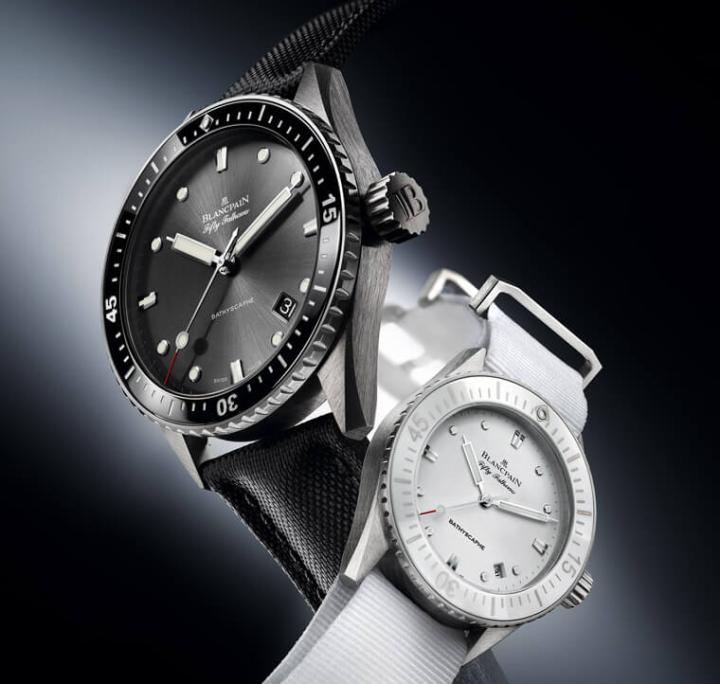 五十㖊Bathyscaphe腕表于2013年推出，时计整体轮廓延续了先前款式清晰明朗的风格，指针也采用旧版时计的传统样式